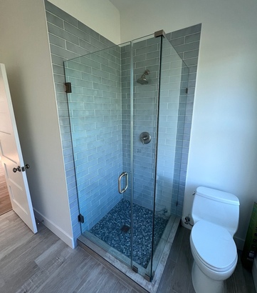 Traditional shower enclosure
